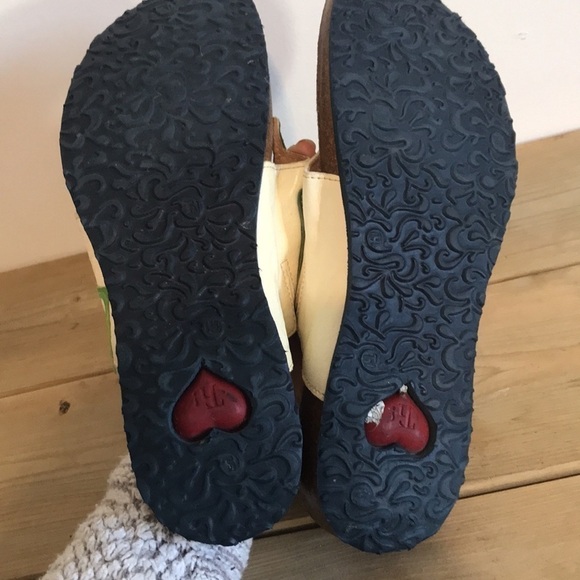 THINK! Women's Julia Window Thong sandals size 41 or 10.5 green cream - Picture 7 of 8